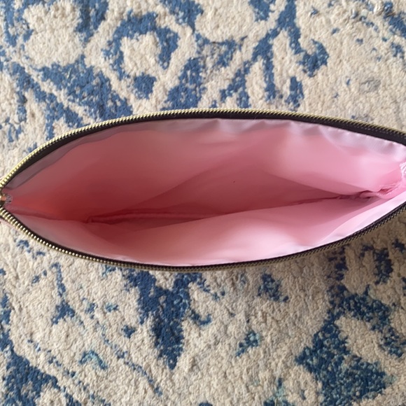 Pink makeup clutch - Picture 3 of 4